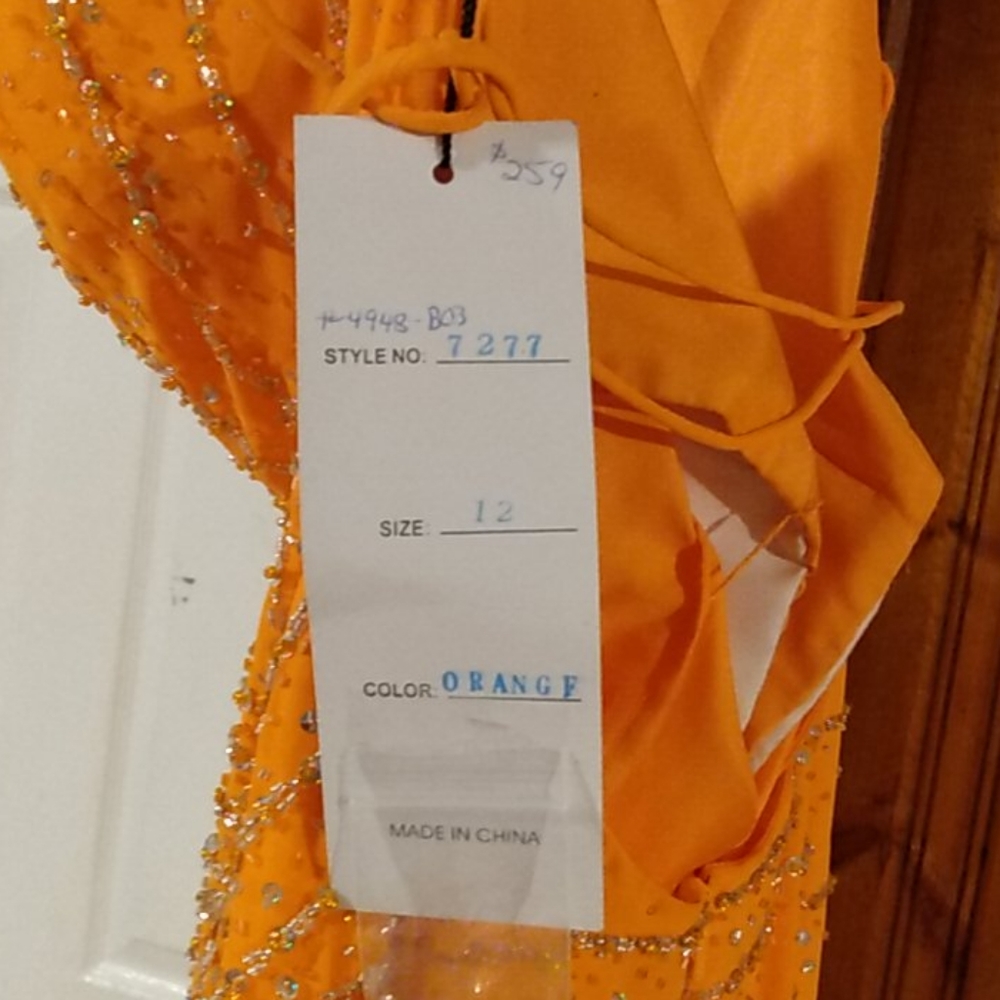 Dress - Picture 3 of 4